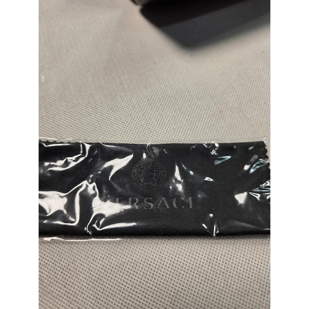 Versace Black Sunglasses Hard Shell Case And Cloth . Luxury